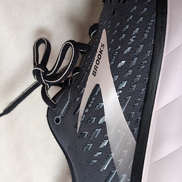 Women's Size 10.5 Brooks Gray Ghost Athletic Running Shoes - Picture 11 of 16